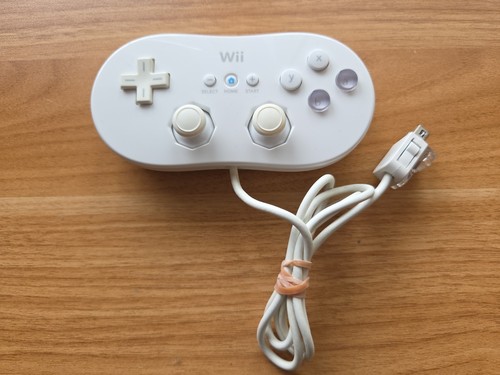 Official nintendo wii pro - nintendo,