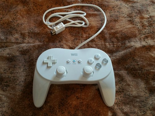 Official nintendo wii pro - nintendo,